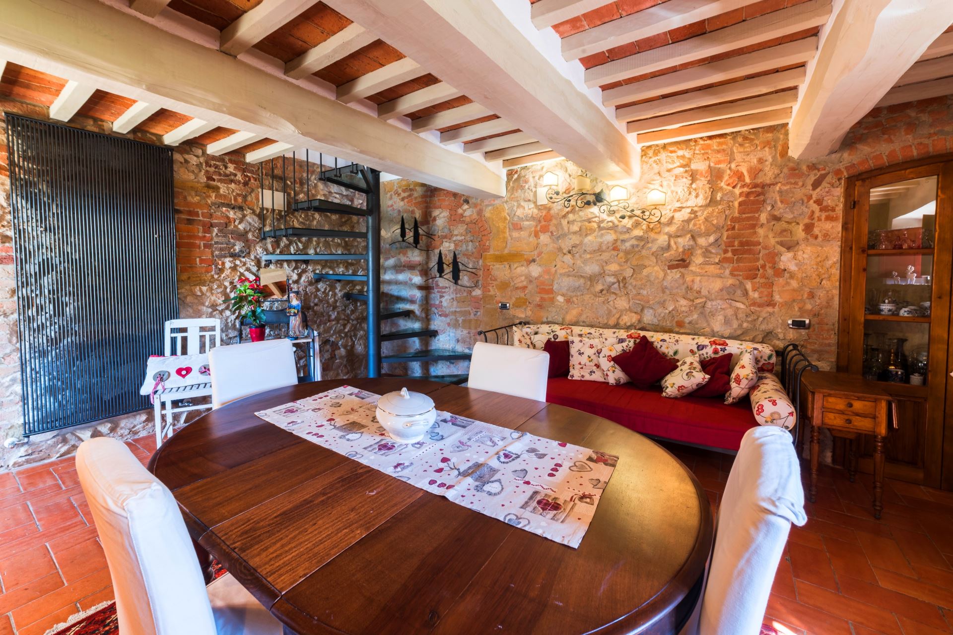 VILLAS WITH POOL CASALE BIGERNA TREQUANDA TOSCANA